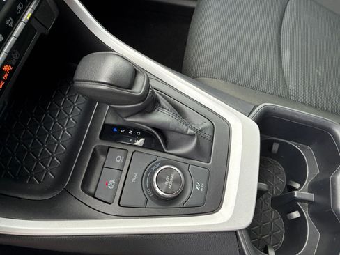 Used 2025 Toyota RAV4 LE AWD/4WD image 35