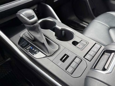 Used 2022 Toyota Highlander XLE image 30