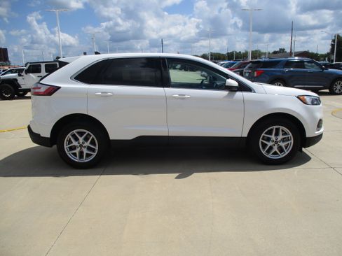 Used 2024 Ford Edge SEL w/ Convenience Package AWD/4WD image 8