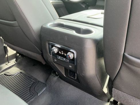 Used 2024 GMC Yukon XL SLT RWD image 22