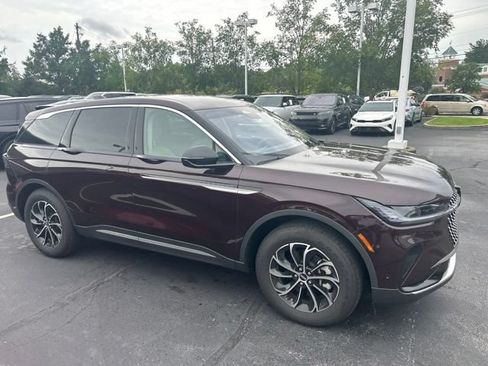 Used 2024 Lincoln Nautilus Premier AWD/4WD image 10