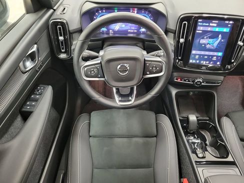 Certified 2025 Volvo XC40 B5 Plus image 17