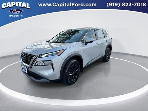 Used 2022 Nissan Rogue SV image 4