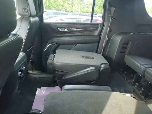 Used 2023 GMC Yukon XL Denali AWD/4WD image 12