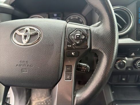 Used 2018 Toyota Tacoma TRD Sport AWD/4WD image 22
