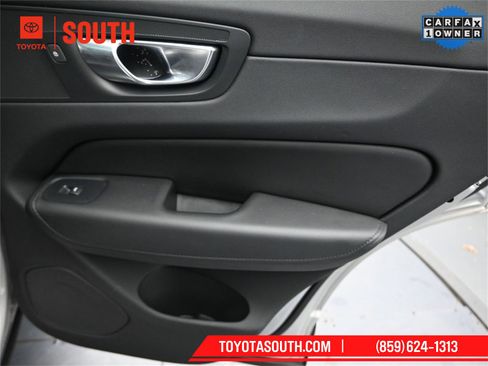 Used 2024 Volvo XC60 B5 Core image 26