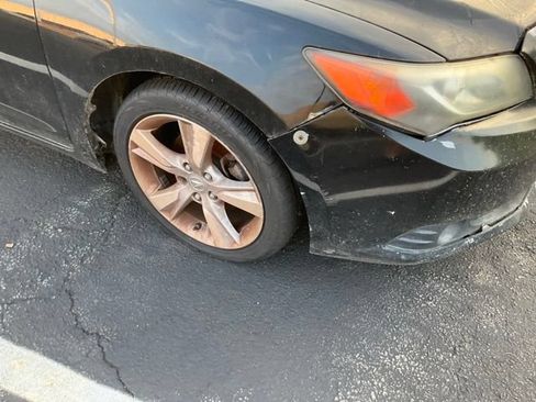 Used 2013 Acura ILX w/ Technology Package FWD image 2