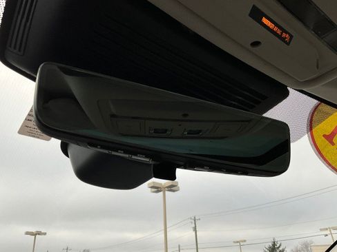 Used 2021 Jaguar XF R-Dynamic SE image 16