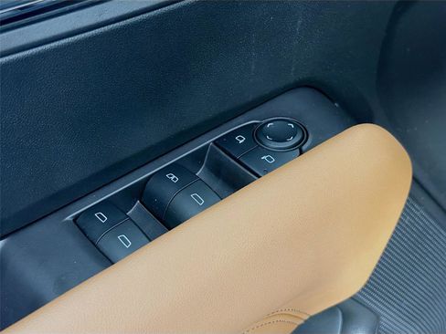 Used 2024 GMC Canyon AT4 w/ Technology Package image 19