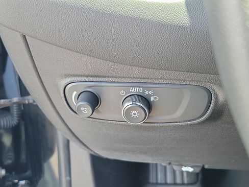 Used 2024 Chevrolet Equinox LT FWD image 17