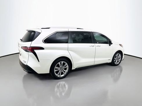 Used 2021 Toyota Sienna Platinum image 7