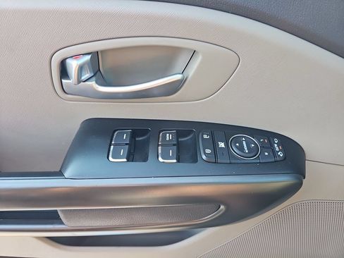 Used 2016 Kia Sedona LX w/ LX Essentials Premium Package FWD image 26