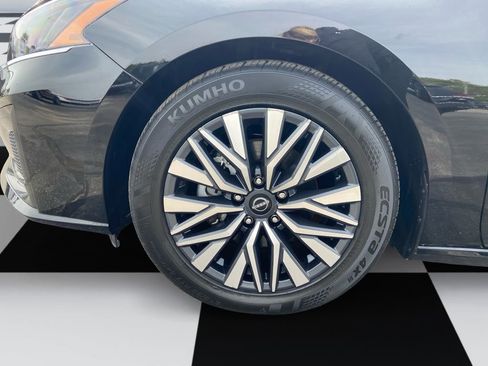 Used 2025 Nissan Altima 2.5 SV image 14