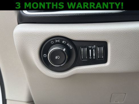 Used 2017 Chrysler Pacifica Touring-L w/ Tire & Wheel Group image 39