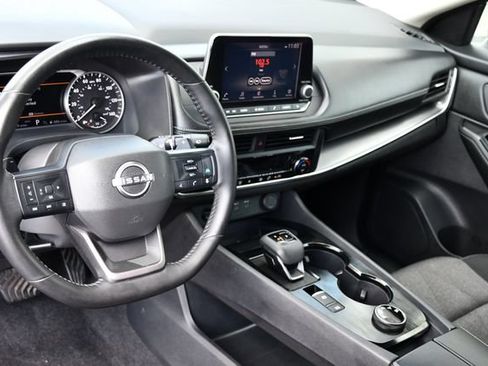 Used 2025 Nissan Rogue SV AWD/4WD image 15