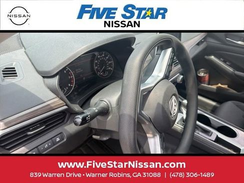 Used 2023 Nissan Altima 2.5 SV FWD image 24