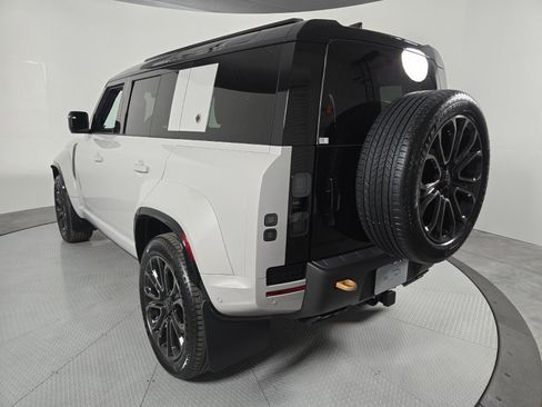 New 2026 Land Rover Defender 110 OCTA AWD/4WD image 16