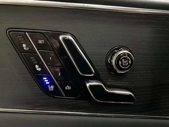 Used 2023 Cadillac Lyriq 2WD image 29