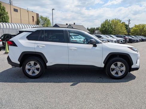 Used 2025 Toyota RAV4 LE AWD/4WD image 4