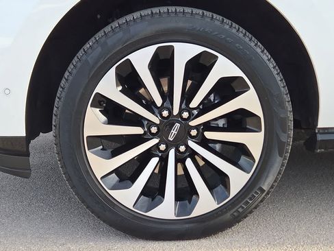 Used 2023 Lincoln Navigator Reserve AWD/4WD image 12