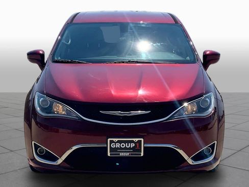 Used 2018 Chrysler Pacifica Touring Plus w/ Tire & Wheel Group FWD image 4