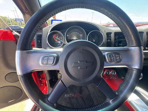 Used 2005 Chevrolet SSR w/ Preferred Equipment Group RWD image 18
