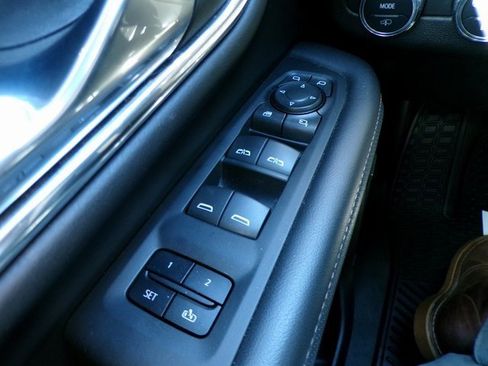 Used 2023 GMC Yukon XL AT4 w/ AT4 Premium Plus Package image 27