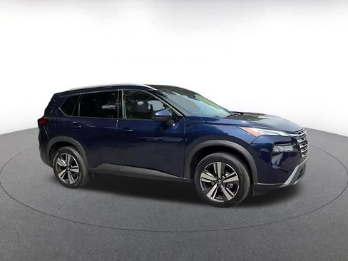Used 2026 Nissan Rogue SL FWD image 2