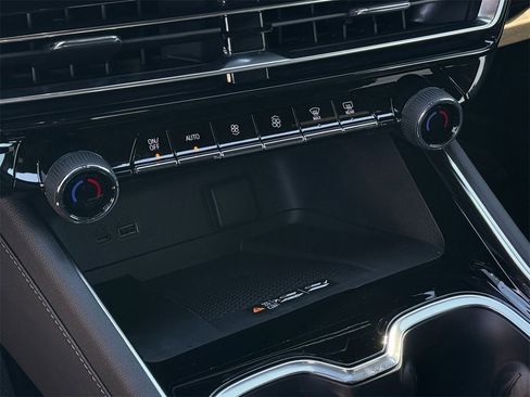 New 2026 Chevrolet Traverse High Country image 18