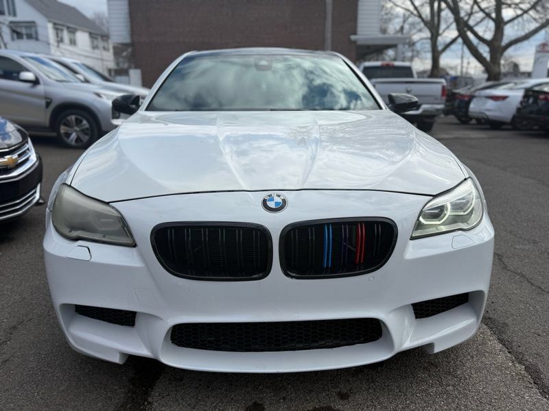 Used 2016 BMW M5 RWD image 2