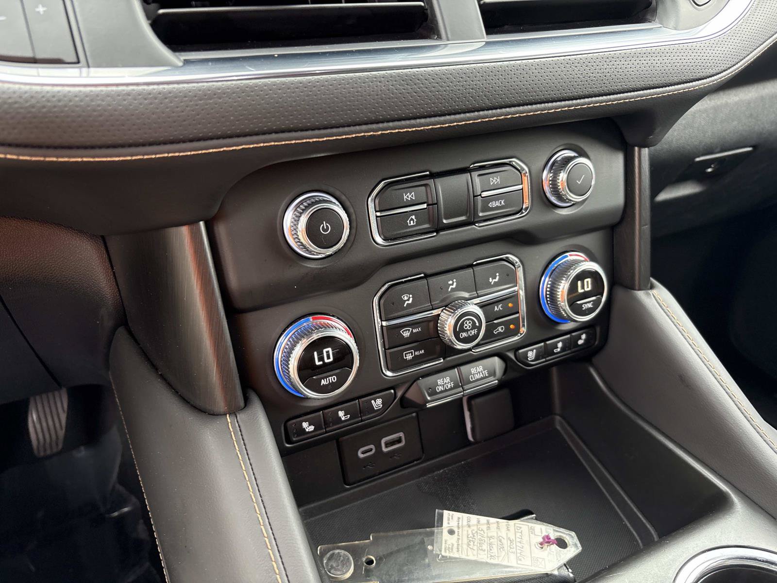 Used 2023 GMC Yukon XL AT4 AWD/4WD image 25