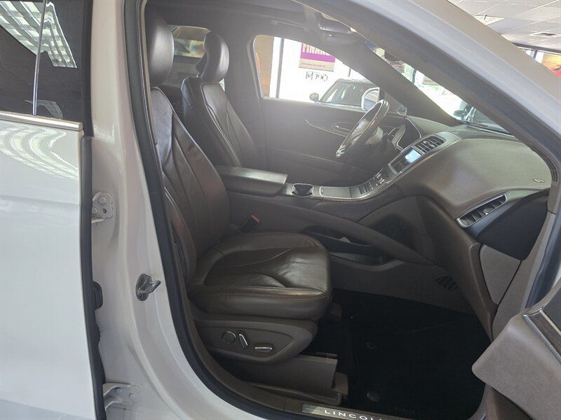 Used 2016 Lincoln MKX Reserve w/ Driver Assistance Package AWD/4WD image 16