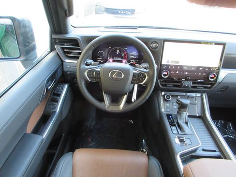 Used 2025 Lexus GX 550 w/ Accessory Package (2T) AWD/4WD image 38