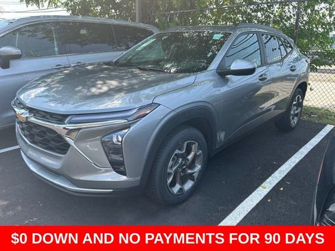 Used 2025 Chevrolet Trax LT FWD image 1