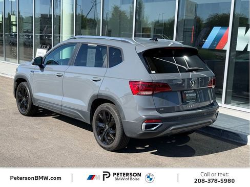 Used 2022 Volkswagen Taos SE FWD image 3