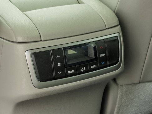 Used 2019 Toyota Highlander XLE AWD/4WD image 20