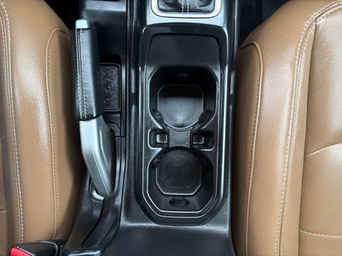 Used 2020 Jeep Wrangler Unlimited Sahara w/ Uconnect 4C Nav & Sound Group AWD/4WD image 33