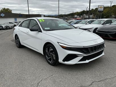 New 2025 Hyundai Elantra SEL