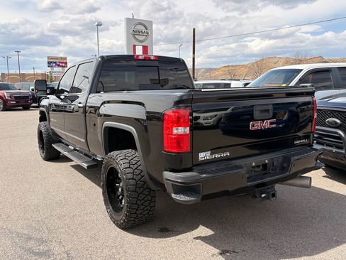 Used 2018 GMC Sierra 3500 Denali image 3
