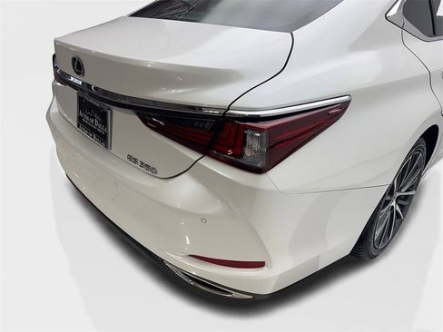 Used 2023 Lexus ES 350 w/ Premium Package image 18