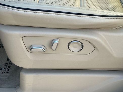 Used 2024 Cadillac Escalade Premium Luxury RWD image 34