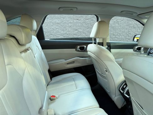 Used 2023 Kia Sorento S w/ Panoramic Sunroof Package image 19