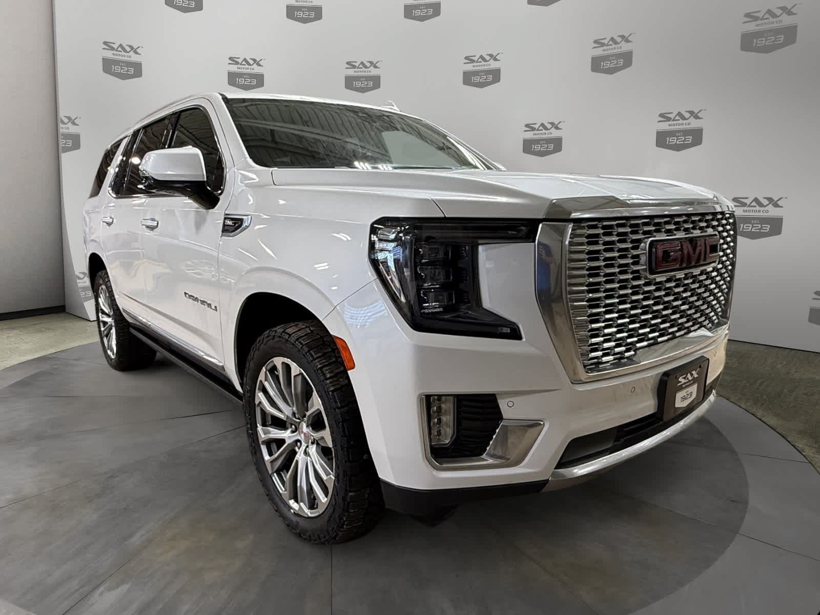 Used 2021 GMC Yukon Denali w/ Denali Premium Package AWD/4WD image 1