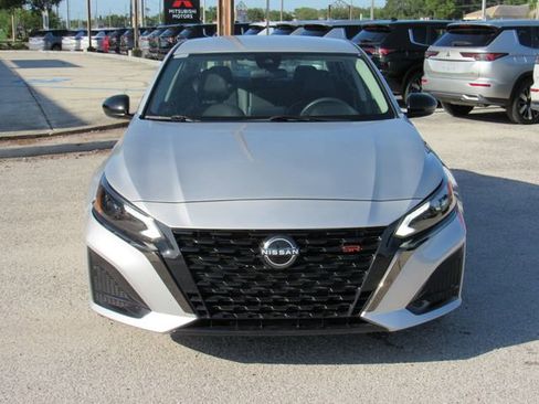 Certified 2023 Nissan Altima 2.5 SR FWD image 6