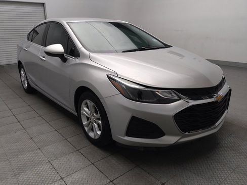Used 2019 Chevrolet Cruze LT w/ Convenience Package FWD image 13