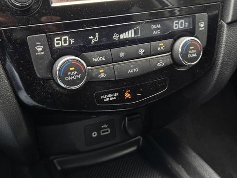 Used 2018 Nissan Rogue SV w/ Premium Package FWD image 22