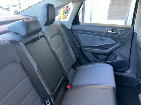 Used 2025 Volkswagen Jetta SE image 36