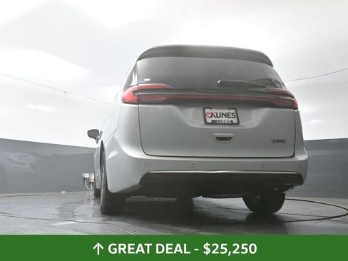 Used 2024 Chrysler Pacifica Touring-L FWD image 56