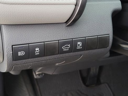 Used 2021 Toyota Camry LE FWD image 19