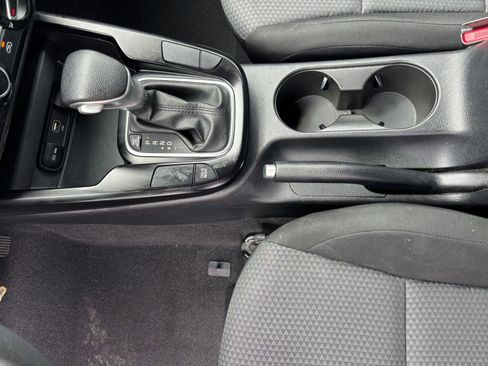 Used 2025 Kia Soul LX w/ LX Technology Package FWD image 39